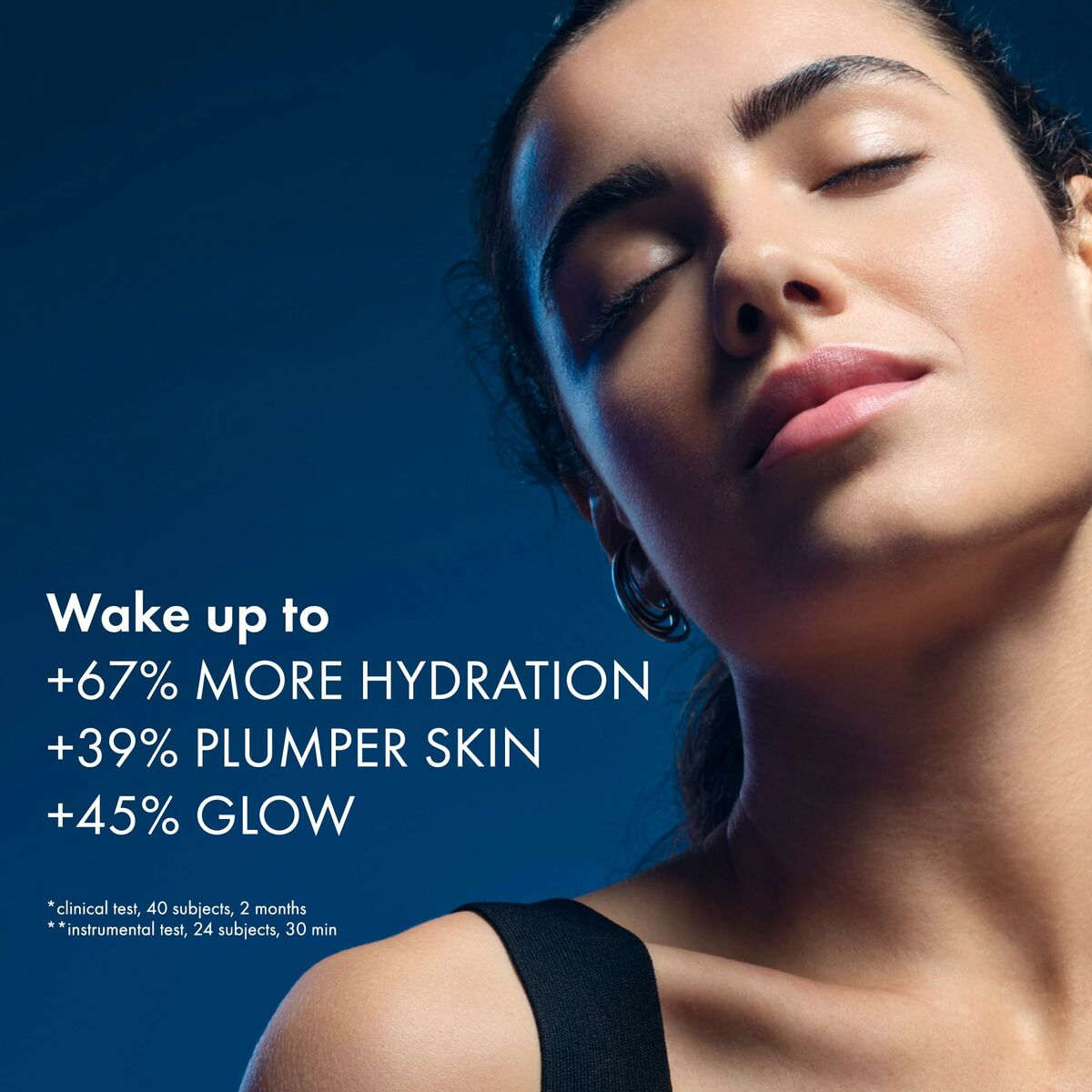Vrouw met gesloten ogen toont resultaten van Vichy Minéral 89 Nachtcrème: +67% hydratatie, +39% vollere huid, +45% stralende glow.